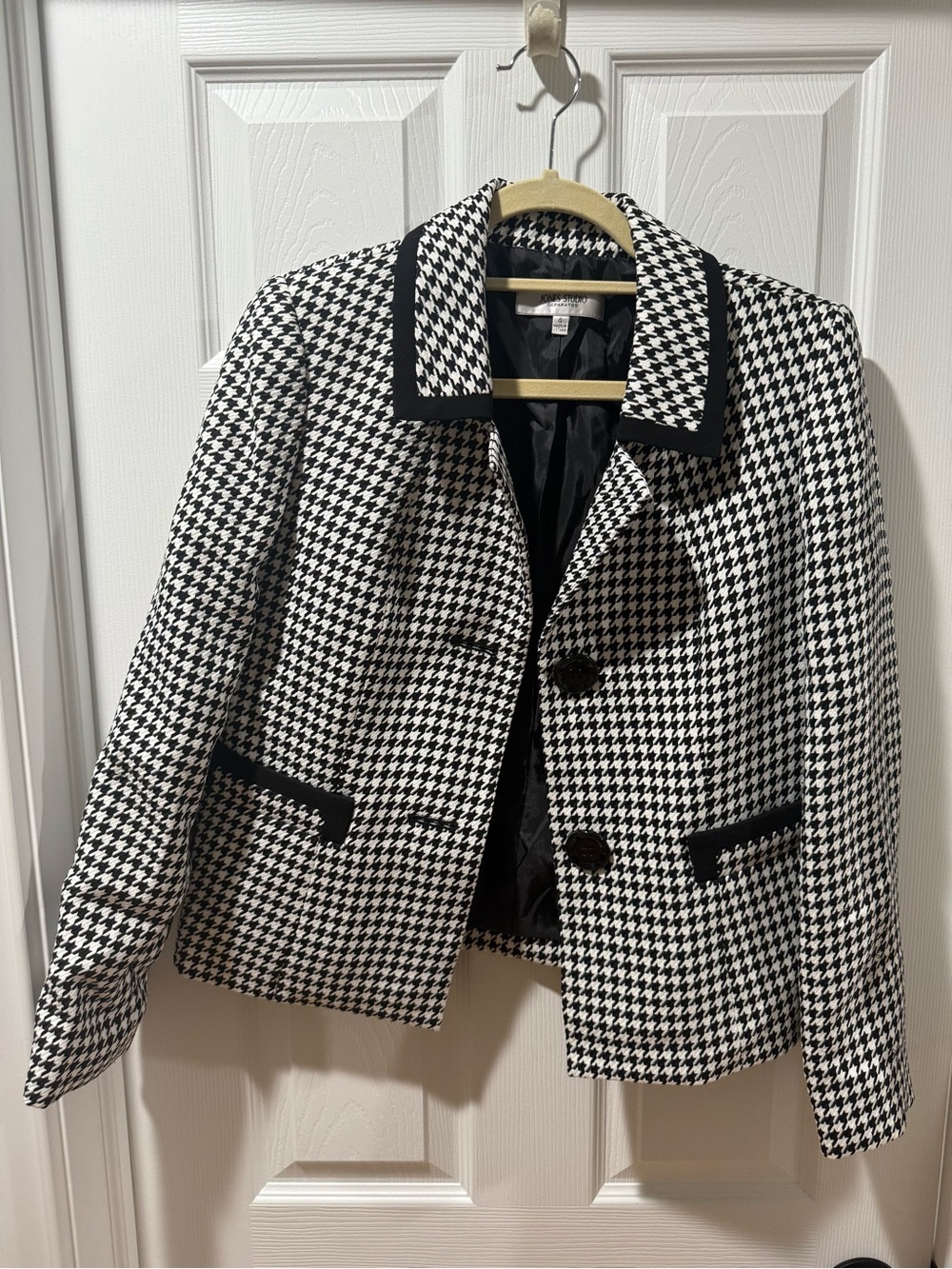 Jones Studio Black & White Houndstooth Cropped Blazer